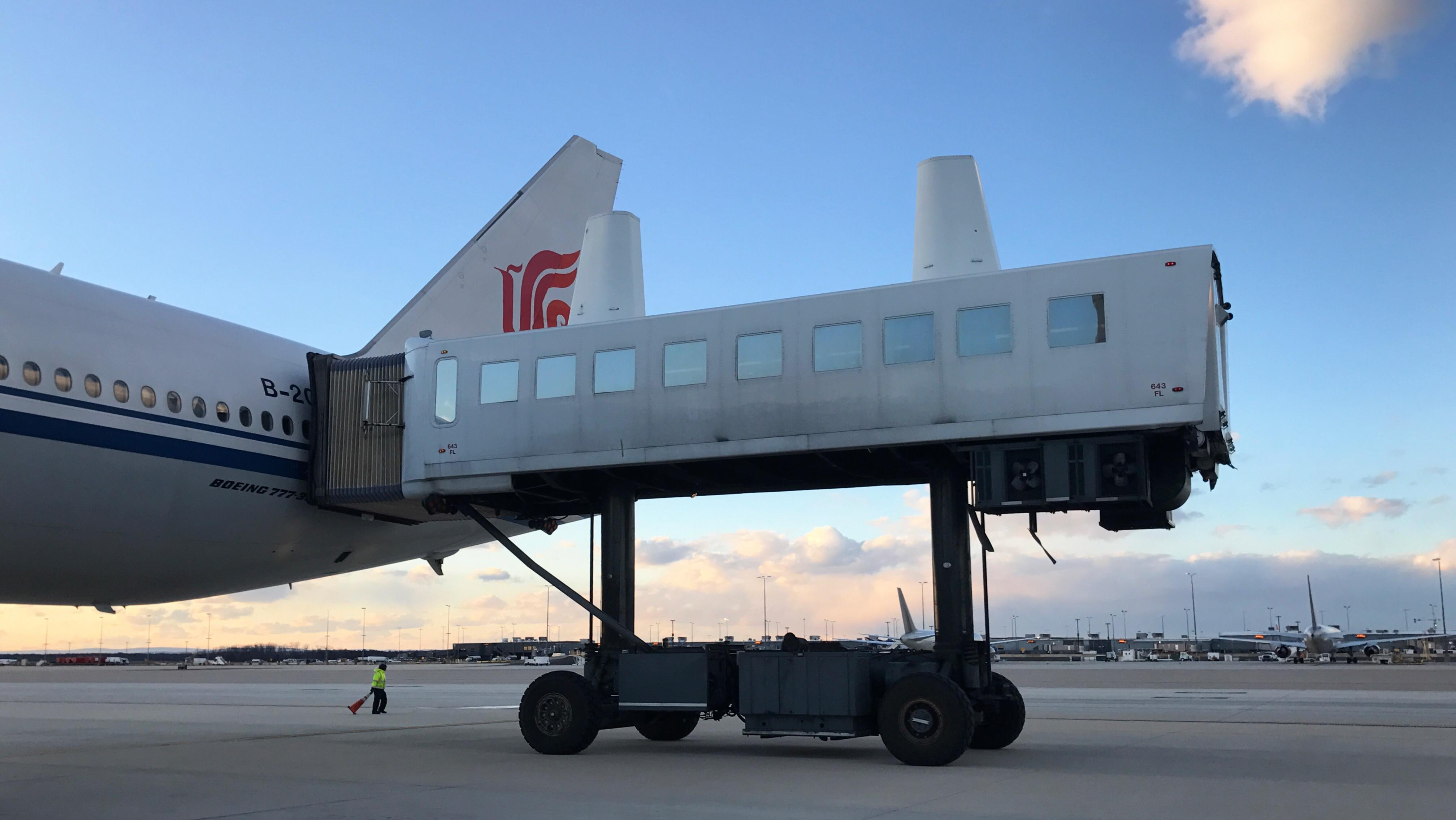 移動貴賓室（Mobile Lounge）可以直接把乘客載到飛機登機