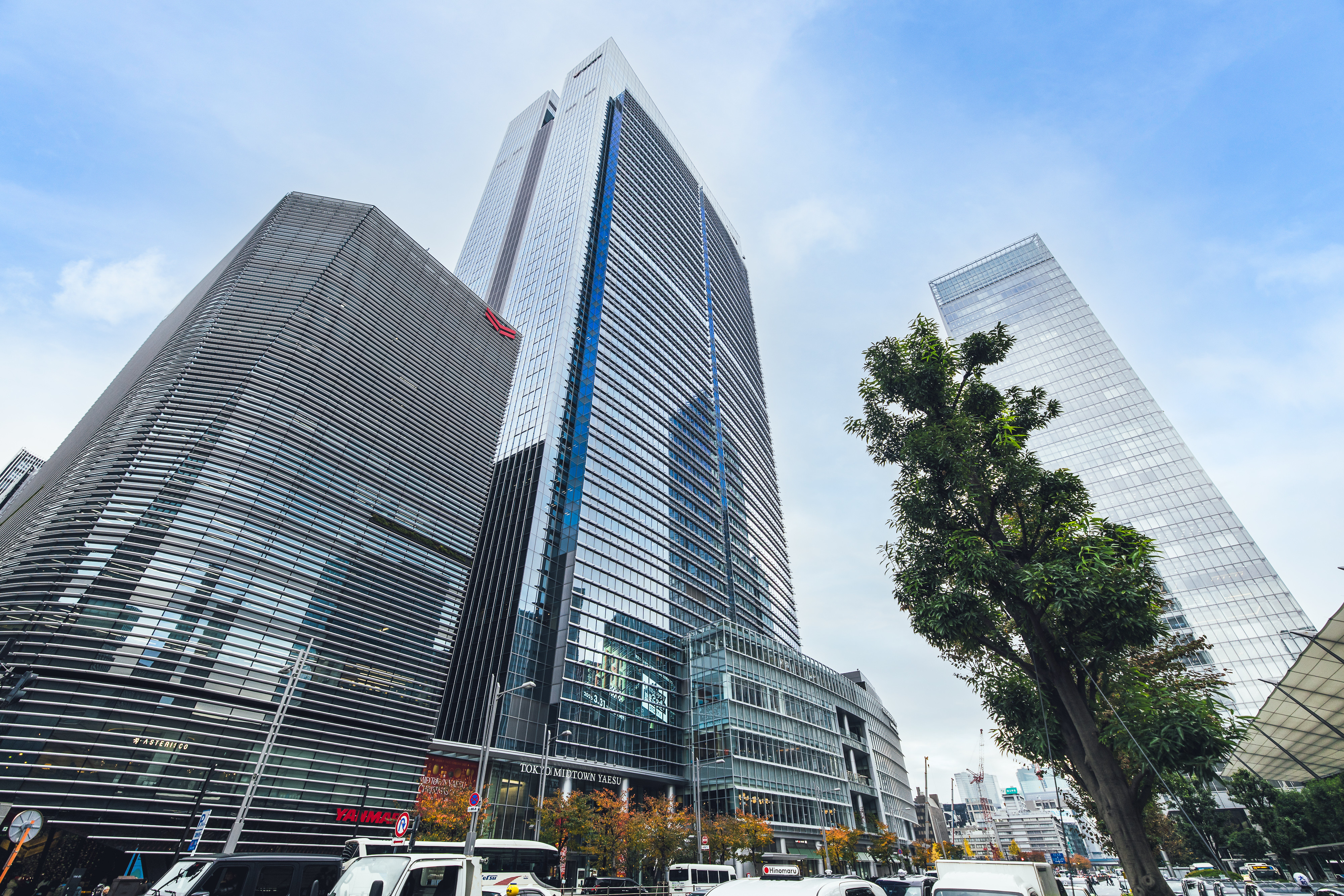 東京Midtown八重洲中央大樓採用YKK集團的系統外牆與門窗，對於風壓、水密、耐候都是最高標要求