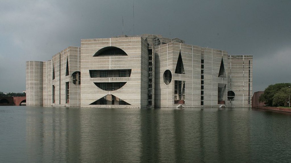 Louis Kahn Jatiyo Sangshad Bhaban, Dhaka, Bangladesh. Image © under the license Creative Commons Erkännande-Dela Lika 3.0 Generisk