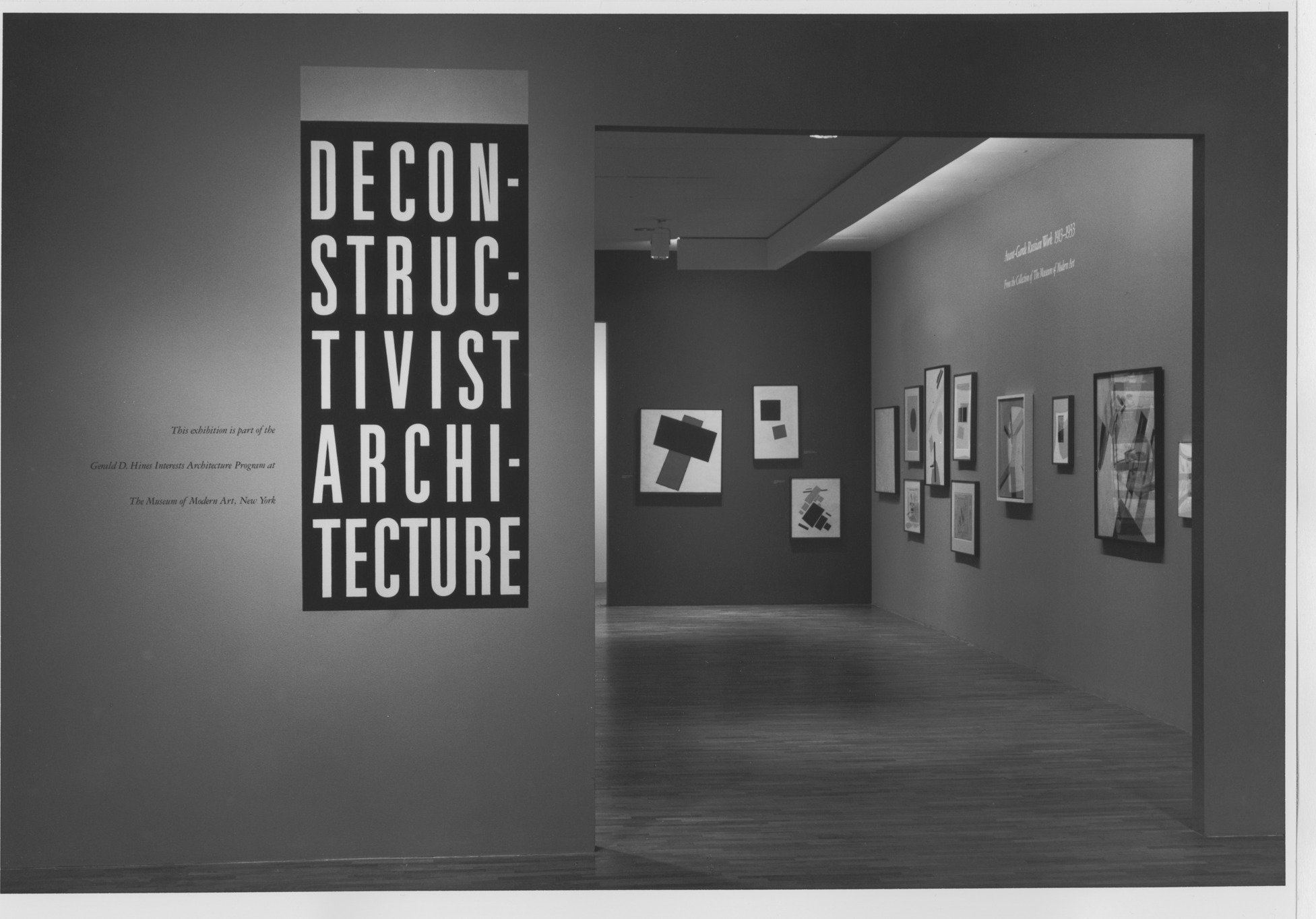 1988年紐約現代藝術博物館（MoMA）舉辦的解構主義建築展（Deconstructivist Architecture）