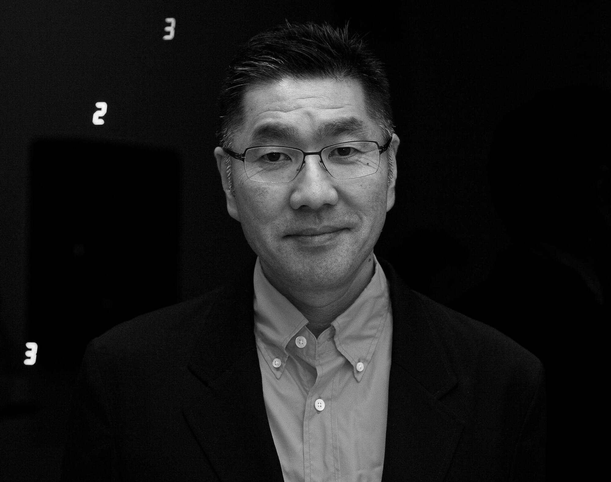 宮島達男（Tatsuo Miyajima）自1980年代末期開始以LED計數器裝置探索生命、時間與佛教輪迴概